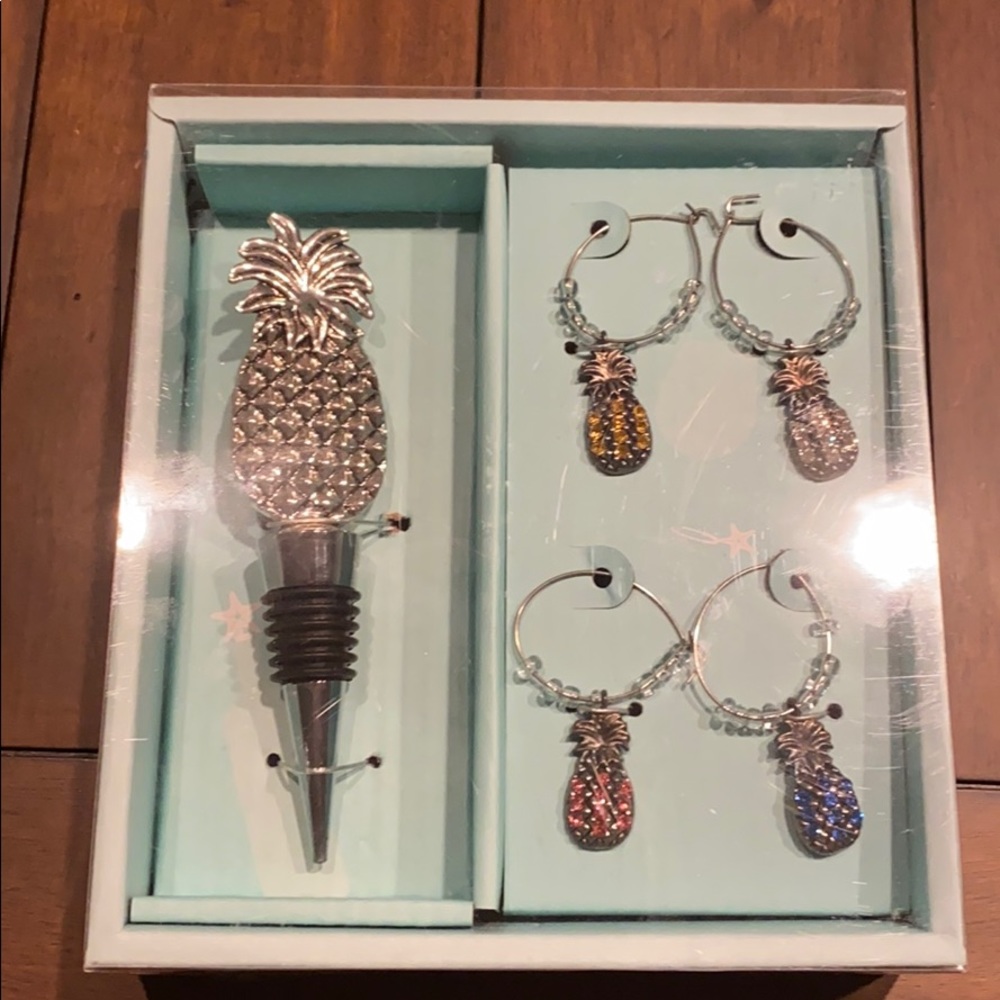 Pineapple wine stopper with set of 4 charms
